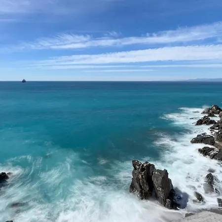 Altido Gorgeous Flat With Exceptional Sea Views شقة *